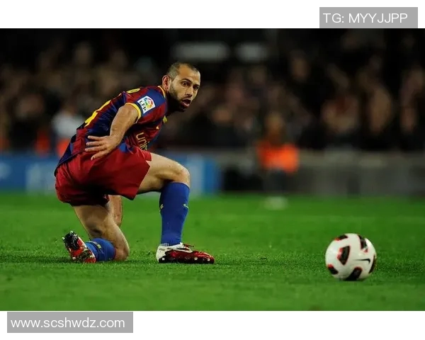 踢足球帅气球星高清图片展示展现运动魅力与无限风采